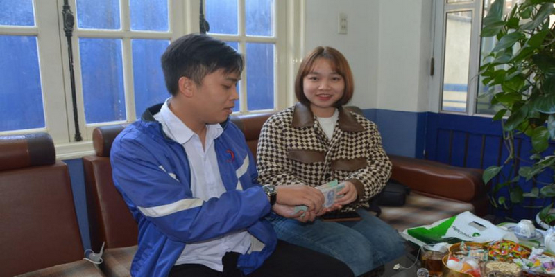 Nhặt được 190 triệu, tài xế taxi tìm khách Nhặt được 190 triệu, tài xế taxi tìm khách