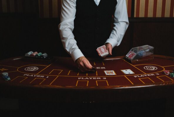 Khi chơi baccarat chỉ hô kết quả