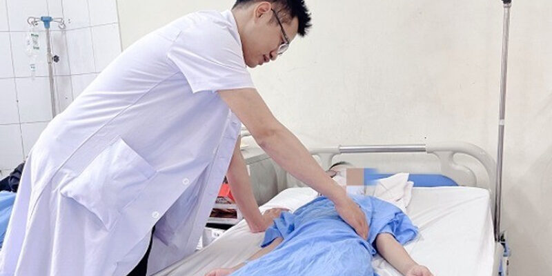 Tiến hành khám chi tiết cho bệnh nhân N.