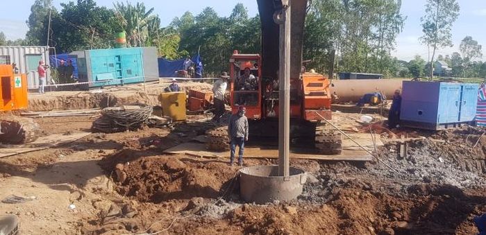 Bé trai rơi xuống trụ bê tông: Thông tin mới nhất về vụ việc Bé trai rơi xuống trụ bê tông: Thông tin mới nhất về vụ việc