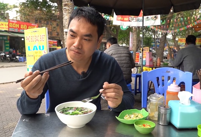 Nội dung chính trên kênh Youtuber Hà Nội Phố của Duy chủ yếu là review về ẩm thực của thủ đô Hà Nội Nội dung chính trên kênh Youtuber Hà Nội Phố của Duy chủ yếu là review về ẩm thực của thủ đô Hà Nội