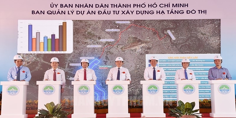 Chủ tịch UBND TP.HCM, Phan Văn Mãi phát biểu dự án xây dựng và cải tạo môi trường kênh Tham Lương Chủ tịch UBND TP.HCM, Phan Văn Mãi phát biểu dự án xây dựng và cải tạo môi trường kênh Tham Lương