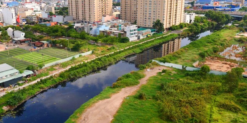 Cùng với đó là xây dựng tuyến đường giao thông hai bên bờ kênh Cùng với đó là xây dựng tuyến đường giao thông hai bên bờ kênh
