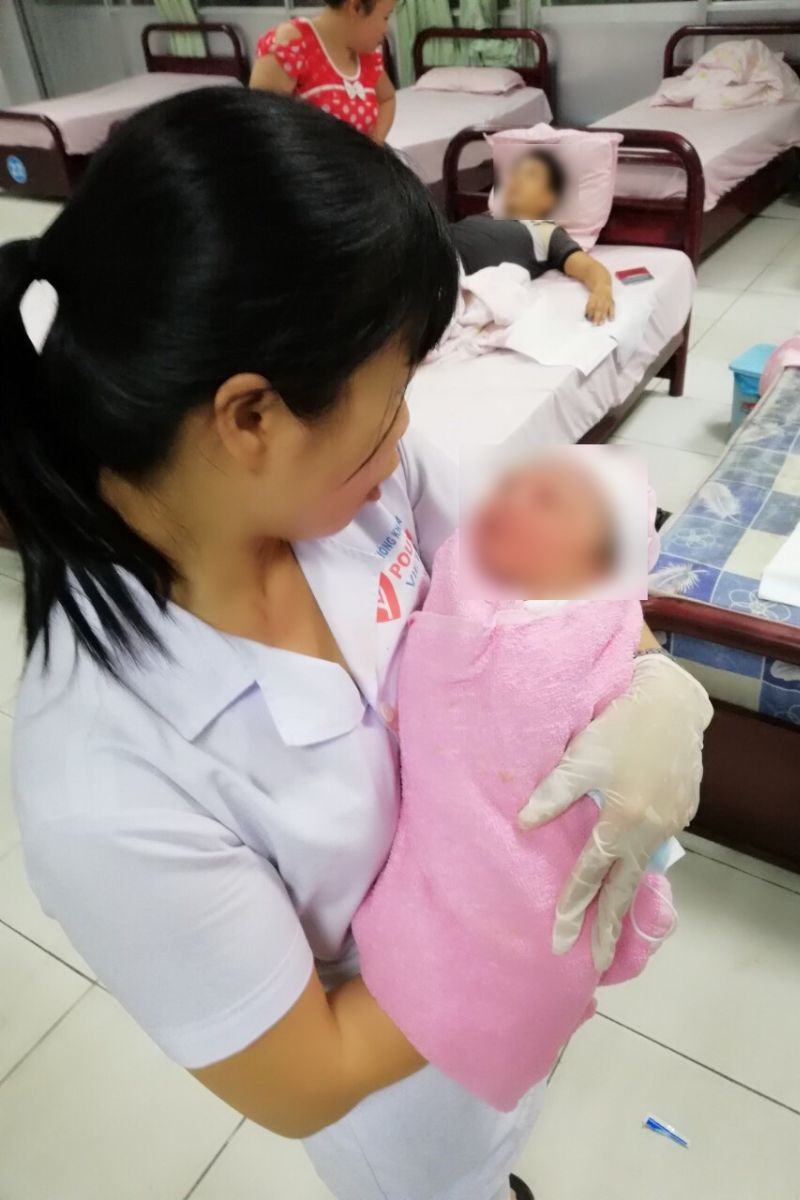 Bé trai khỏe mạnh nặng 3,2kg