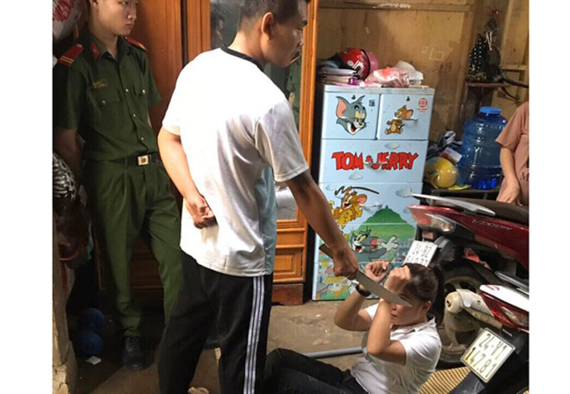 Bố dọa giết con để cưỡng đoạt tiền từ người nhà