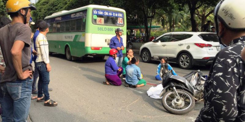 Vụ tai nạn xe buýt khiến cháu gái 9 tuổi bị tử vong khiến người dân đau xót