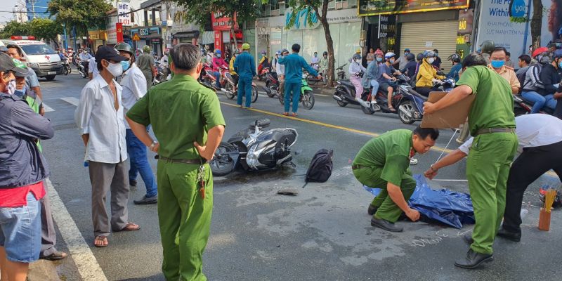 Công an đã đến hiện trường vụ tai nạn để điều phối giao thông và điều tra vụ án