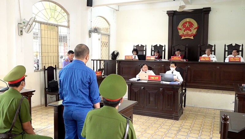 Xét xử chung thân người đàn ông chém hàng xóm vì mái tôn