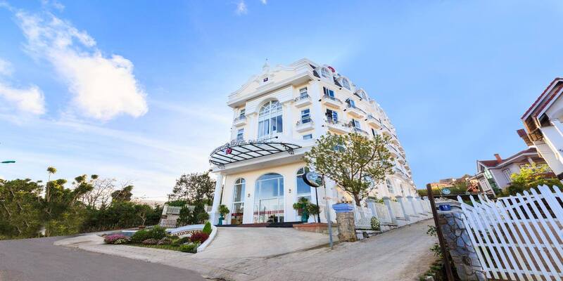 Vụ việc chủ khách sạn Đà Lạt miệt thị du khách gây bão cộng đồng mạng Vụ việc chủ khách sạn Đà Lạt miệt thị du khách gây bão cộng đồng mạng