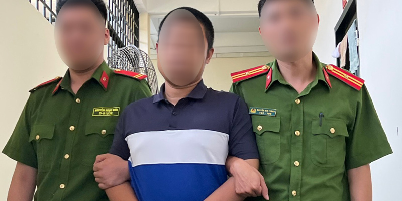 Công an tiến hành bắt giữ nghi phạm sau khi nghi phạm tới trình báo vụ việc (Ảnh mình hoạ)