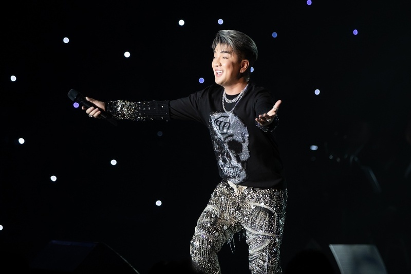 Đàm Vĩnh Hưng tiết lộ được ca sĩ Lệ Quyên mời tham gia Liveshow Love Concert của mình Đàm Vĩnh Hưng tiết lộ được ca sĩ Lệ Quyên mời tham gia Liveshow Love Concert của mình