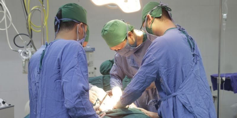Hiện các y, bác sĩ đang dốc sức để chữa trị cho các bệnh nhân