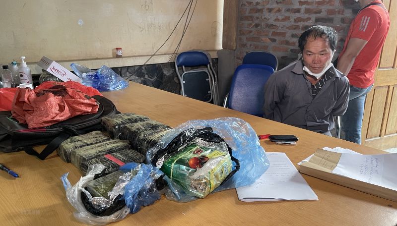 Phát hiện 4 gói chứa 4 kg ma túy đá