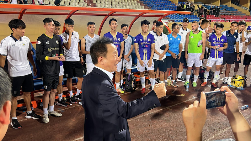 Bầu Hiển - Người đứng sau dẫn dắt Hà Nội FC