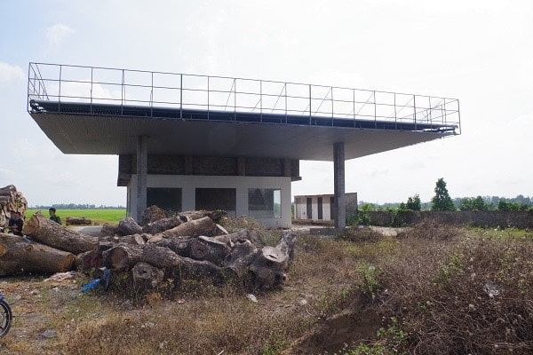 Phát hiện ra thi thể của người phụ nữ 50 tuổi tại một cây xăng bị bỏ hoang tại Thành Phố Hồng Ngự