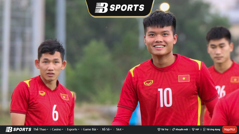 Văn Tùng cùng Quang Nho tại trận đấu gặp U23 Singapore Văn Tùng cùng Quang Nho tại trận đấu gặp U23 Singapore