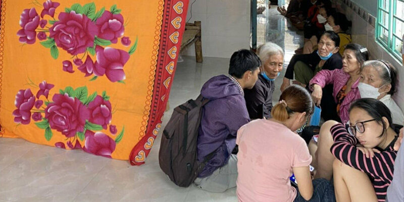 Hình ảnh người dân tới dự tang lễ và chia buồn cùng gia đình
