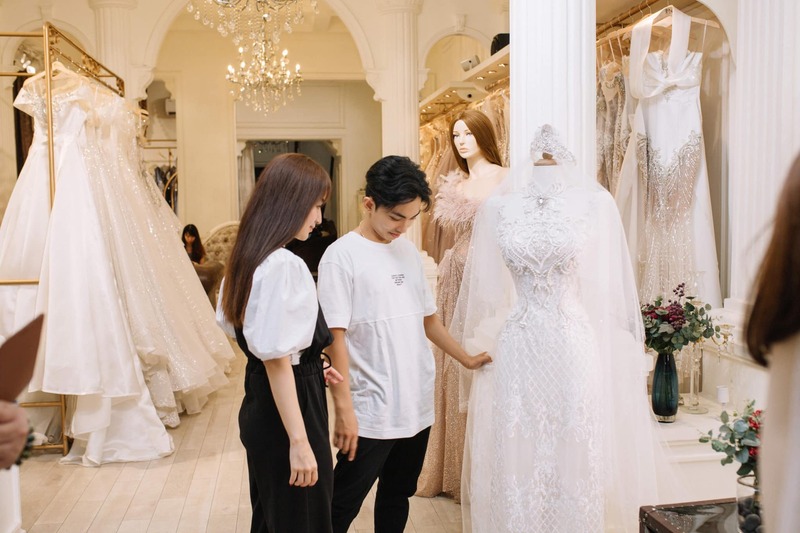 Gắn bó với nhau đã 13 năm mới cùng nhau chính thức nắm tay bước vào lễ đường Gắn bó với nhau đã 13 năm mới cùng nhau chính thức nắm tay bước vào lễ đường