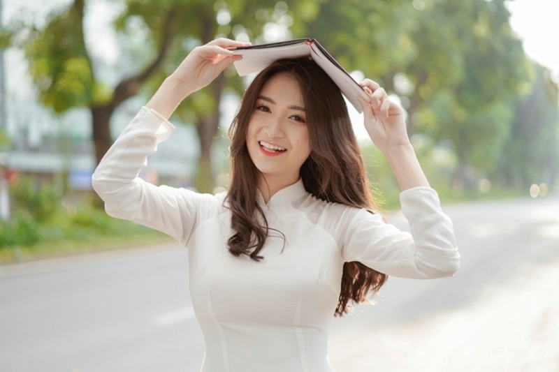 Cô nàng Thư Vũ tích cực trên mạng xã hội trước khi lộ link