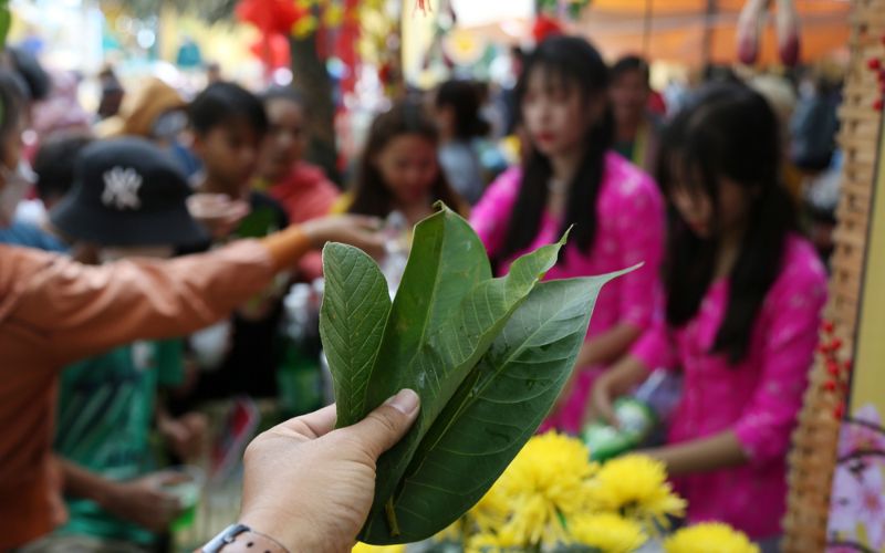 Phiên chợ Lá nơi lấy lá thay tiền để mua đồ