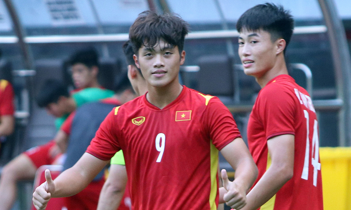 Cặp 'song sát' Quốc Việt và Văn Trường sẽ ngồi ghế dự bị trong trận U20 Việt Nam vs U20 Iran