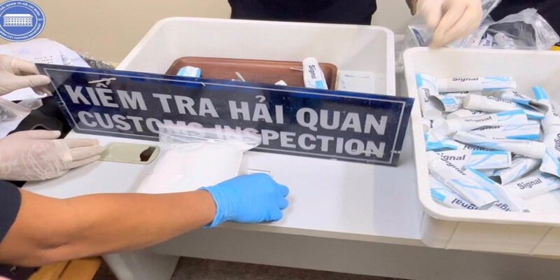 Tiếp viên hàng không được thả tự do, vụ việc chưa kết thúc Tiếp viên hàng không được thả tự do, vụ việc chưa kết thúc