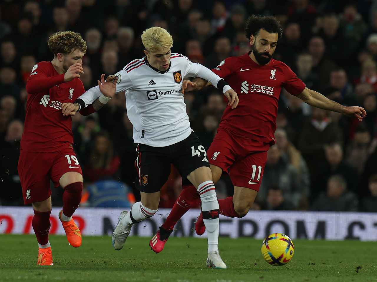 Các CĐV của MU đã phải muối mặt vì đội bóng của họ thua Liverpool với tỷ số 0 - 7