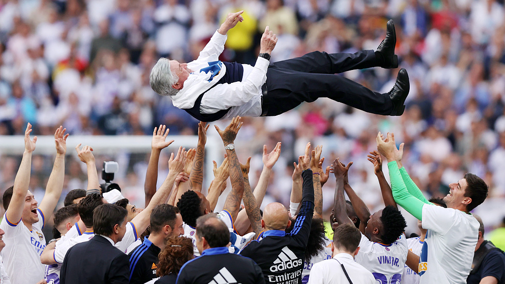 HLV Carlo Ancelotti đã cùng Real Madrid vượt qua một mùa giải 2021/22 đầy khó khăn