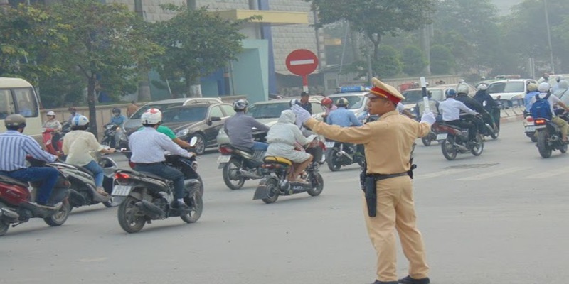 Lập biên bản vi phạm hành chính đối với nam tài xế sử dụng ma túy tại Đà Nẵng Lập biên bản vi phạm hành chính đối với nam tài xế sử dụng ma túy tại Đà Nẵng