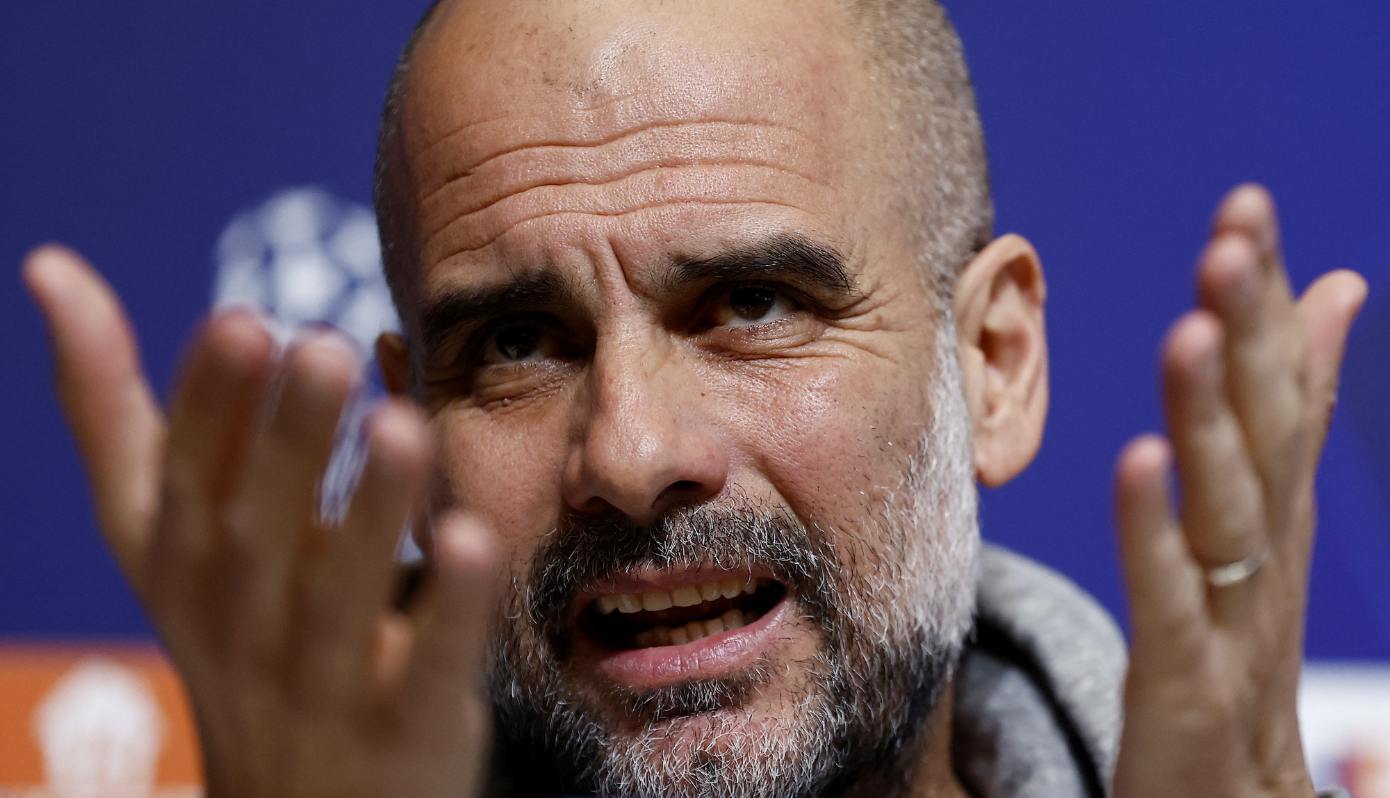 Pep Guardiola từng phải tìm cách để thích ứng với cách chơi bóng kiểu Anh ở Premier League