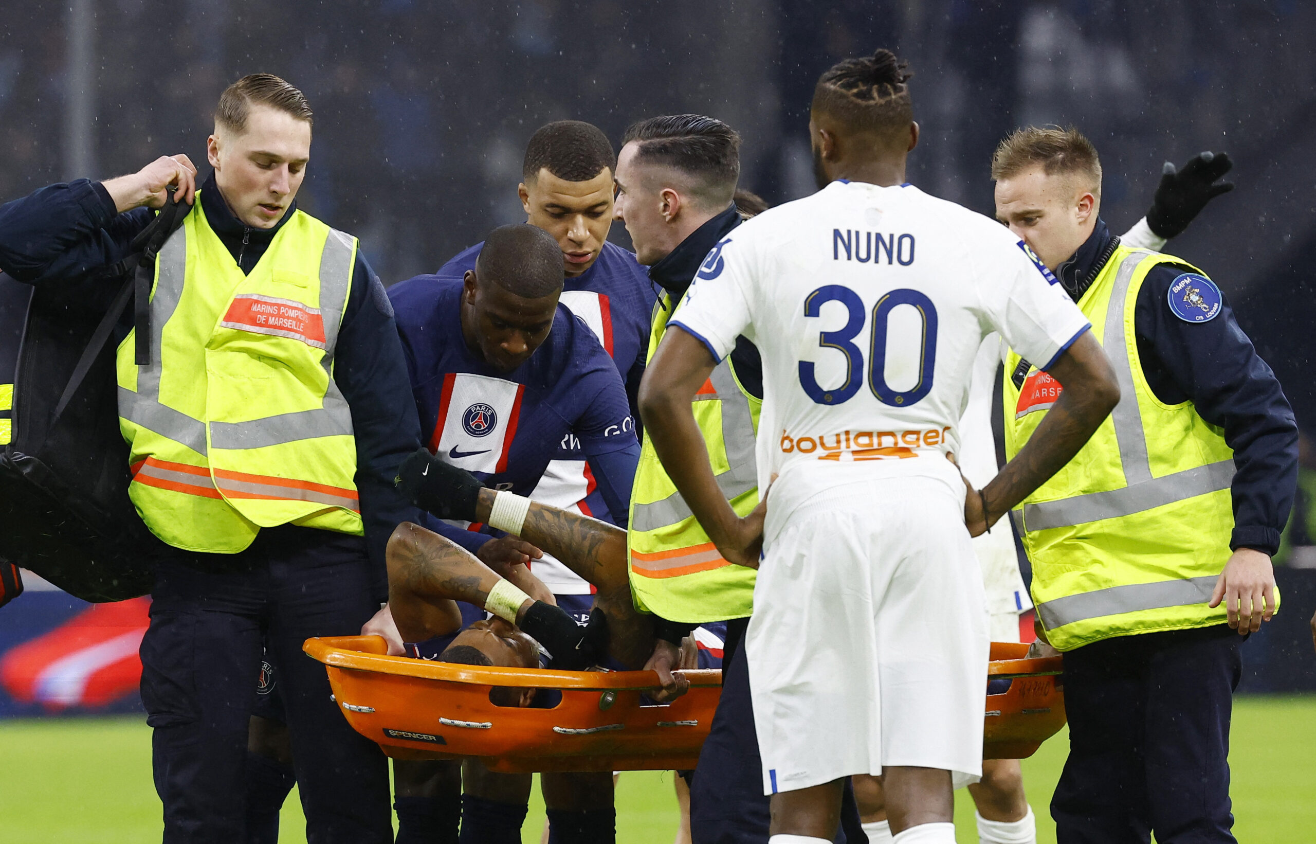 Kimpembe đã gặp chấn thương nghiêm trọng trong trận thắng của PSG trước Marseille