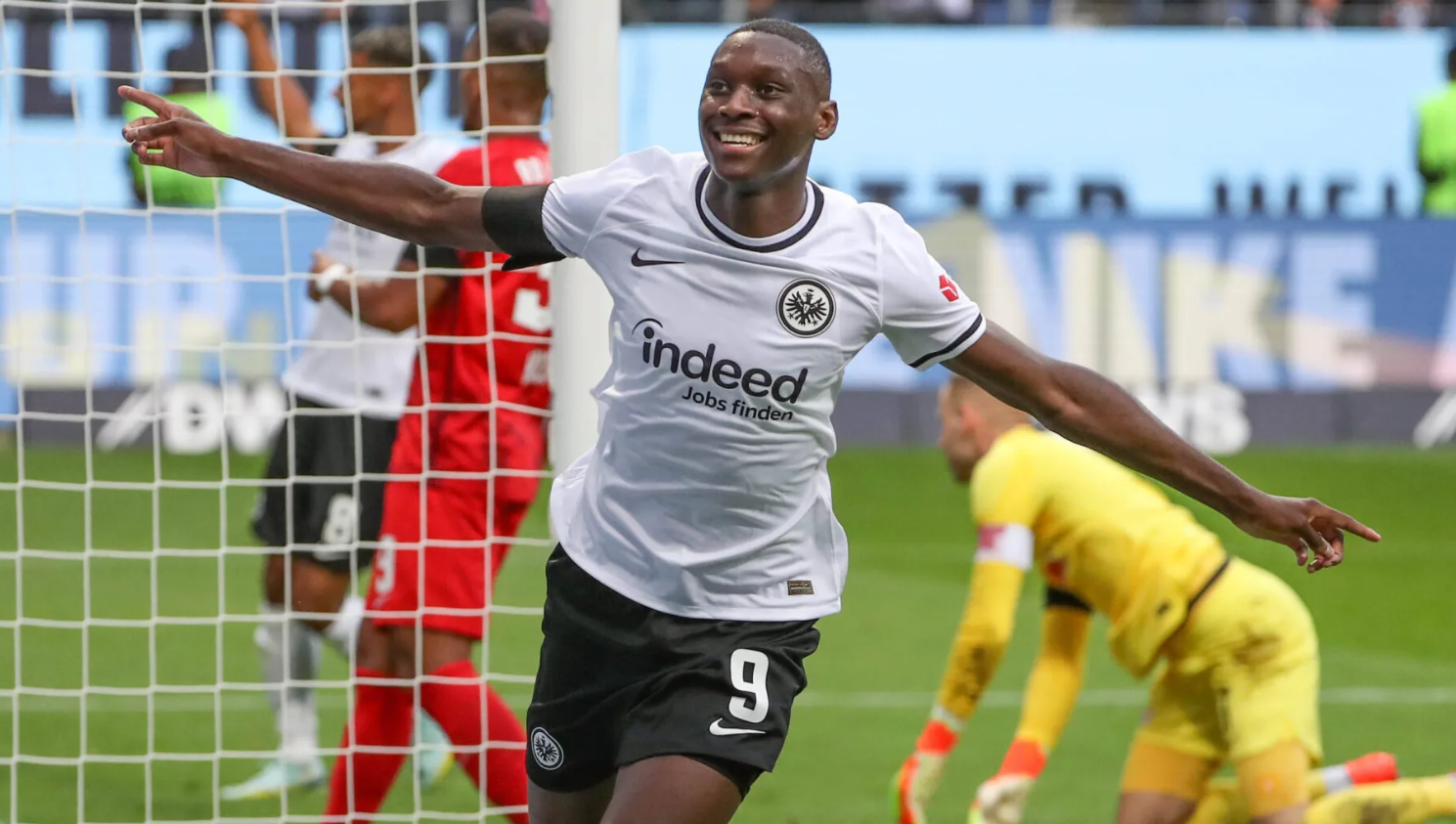 Eintracht Frankfurt ra mức giá 'trên trời' đối với CLB nào muốn tiếp cận Kolo Muani