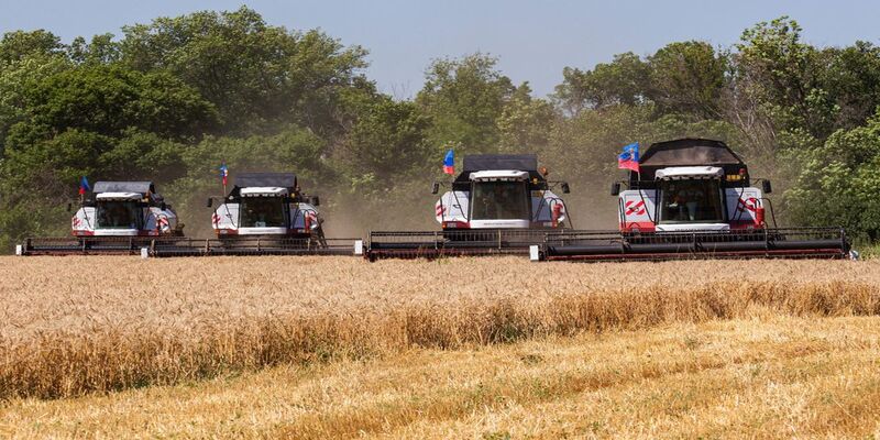 Nông dân Ukraine chấp nhận nguy hiểm để cải tạo lại trang trại Nông dân Ukraine chấp nhận nguy hiểm để cải tạo lại trang trại