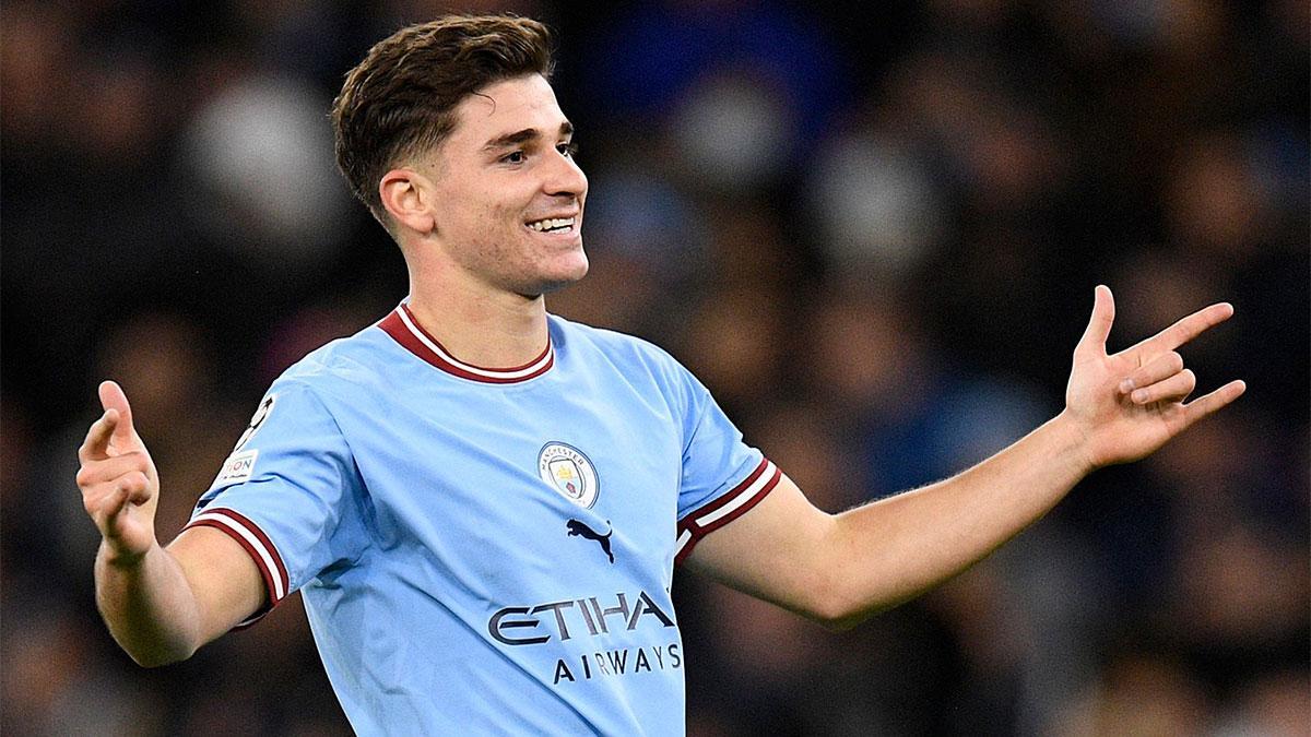 Để giữ chân Julian Alvarez, Man Utd sẽ tăng lương gấp đôi cho tiền đạo này