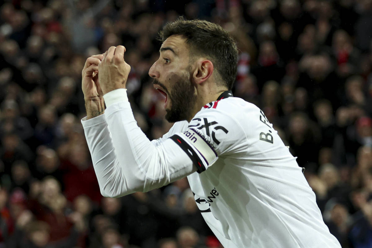 Paul Parker cho rằng Bruno Fernandes không xứng đáng với băng thủ thành