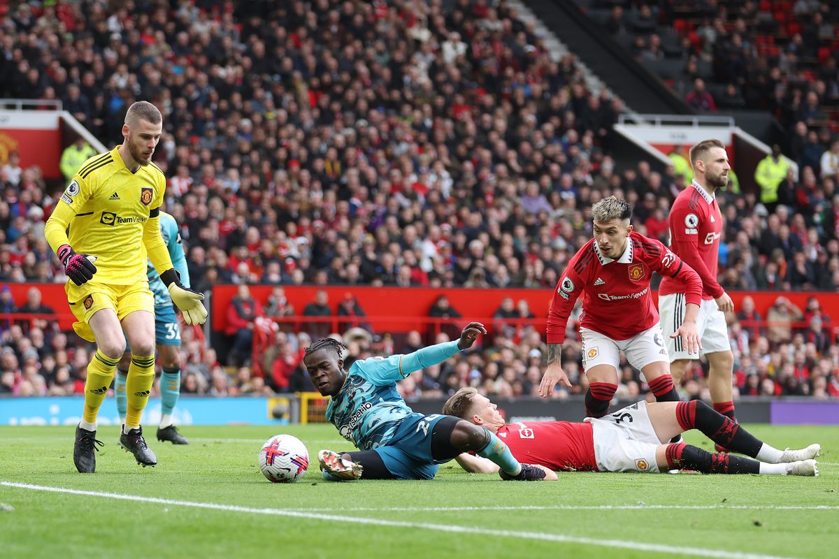 MU cầm hòa Southampton vòng 27 Premier League dù thi đấu thiếu người