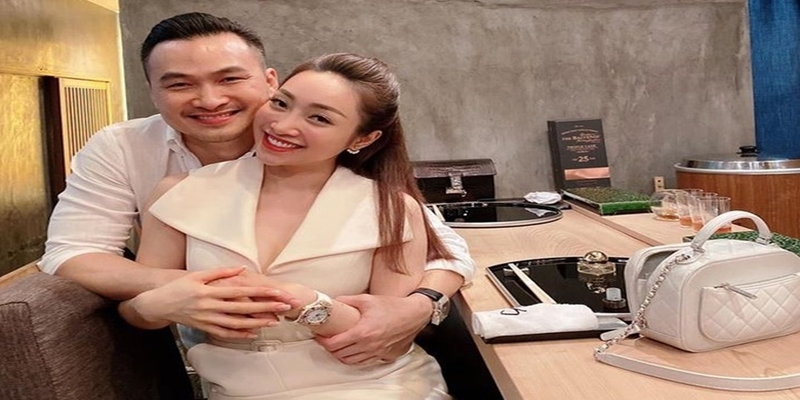 Vợ chồng Chi Bảo đã kết hôn được 3 năm mới quyết định tổ chức đám cưới Vợ chồng Chi Bảo đã kết hôn được 3 năm mới quyết định tổ chức đám cưới