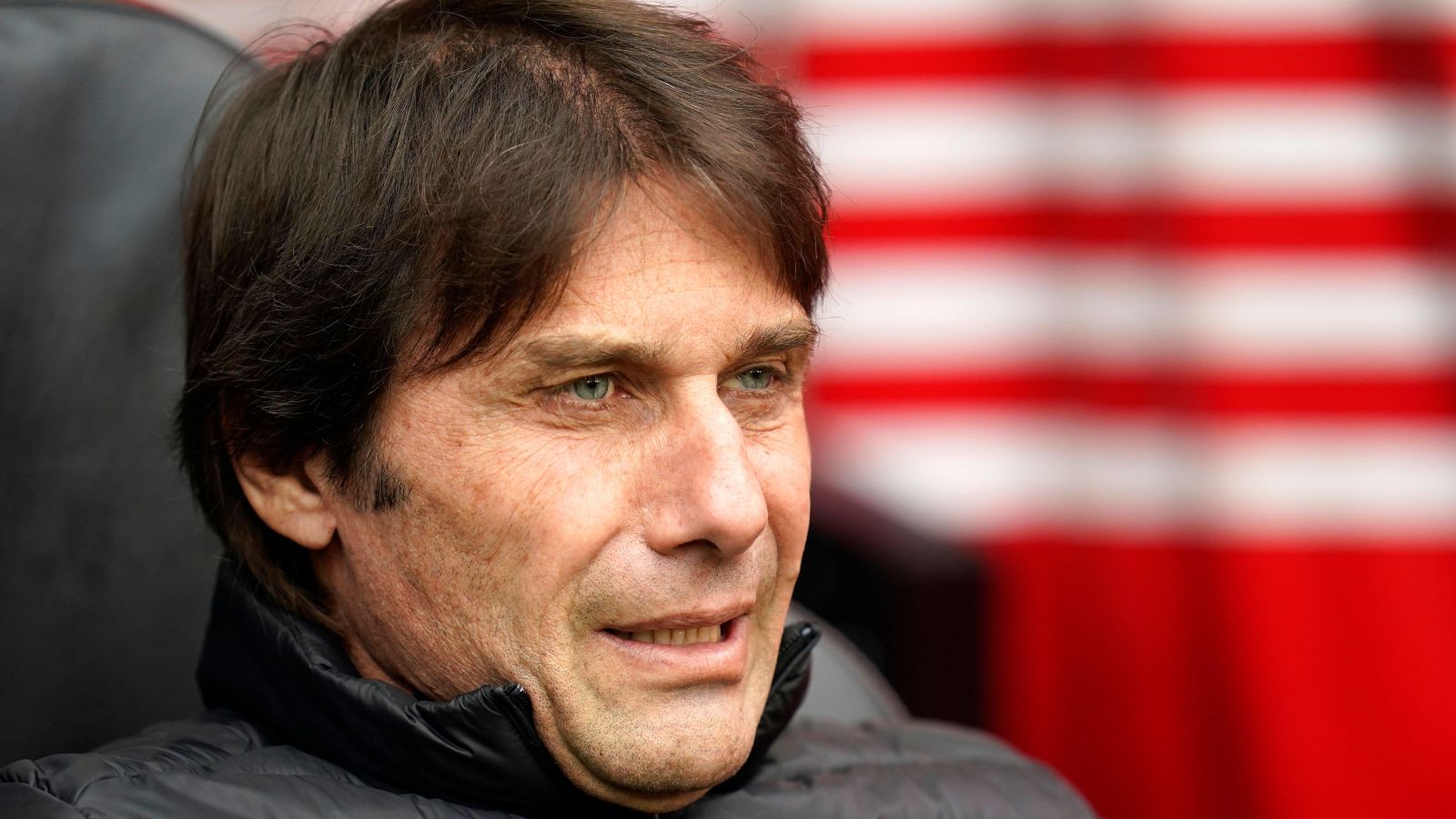 HLV Conte từng giành 10 phút trong một cuộc phỏng vấn chỉ để chỉ trích các cầu thủ của Tottenham