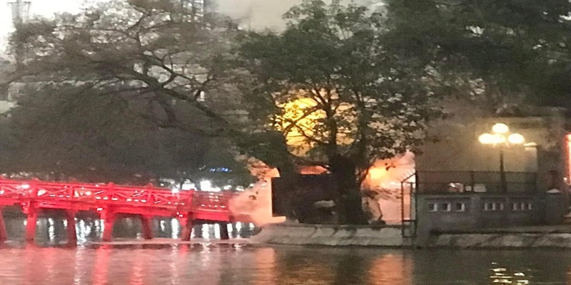 Cháy lớn tại Hà Nội, hồ Hoàn Kiếm Cháy lớn tại Hà Nội, hồ Hoàn Kiếm