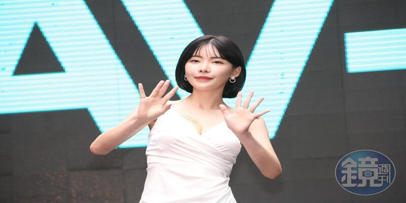 Eimi: Diễn viên nổi tiếng lĩnh vực phim người lớn Nhật Bản Eimi: Diễn viên nổi tiếng lĩnh vực phim người lớn Nhật Bản