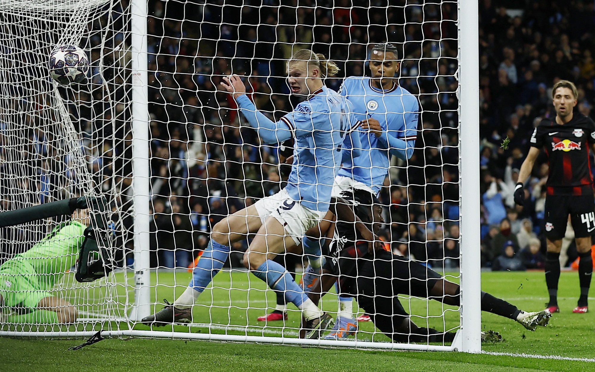 Man City hủy diệt Leipzig với chiến thắng 7 - 0 vòng 1/8 Champions League