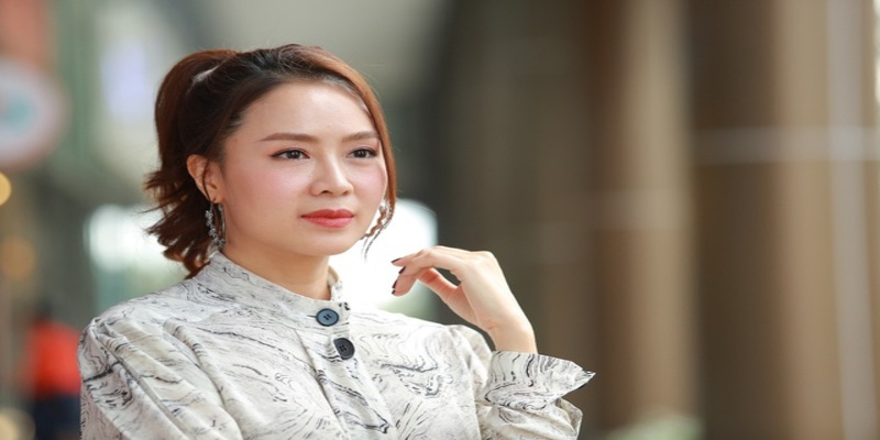 Hồng Diễm chiếm spotlight với đàn em kém mình 12 tuổi Hồng Diễm chiếm spotlight với đàn em kém mình 12 tuổi
