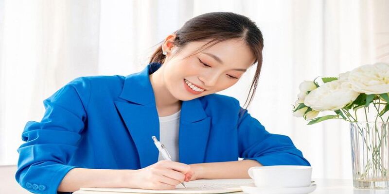 Khánh Vy - Cô gái đa tài, xinh đẹp và luôn cười Khánh Vy - Cô gái đa tài, xinh đẹp và luôn cười