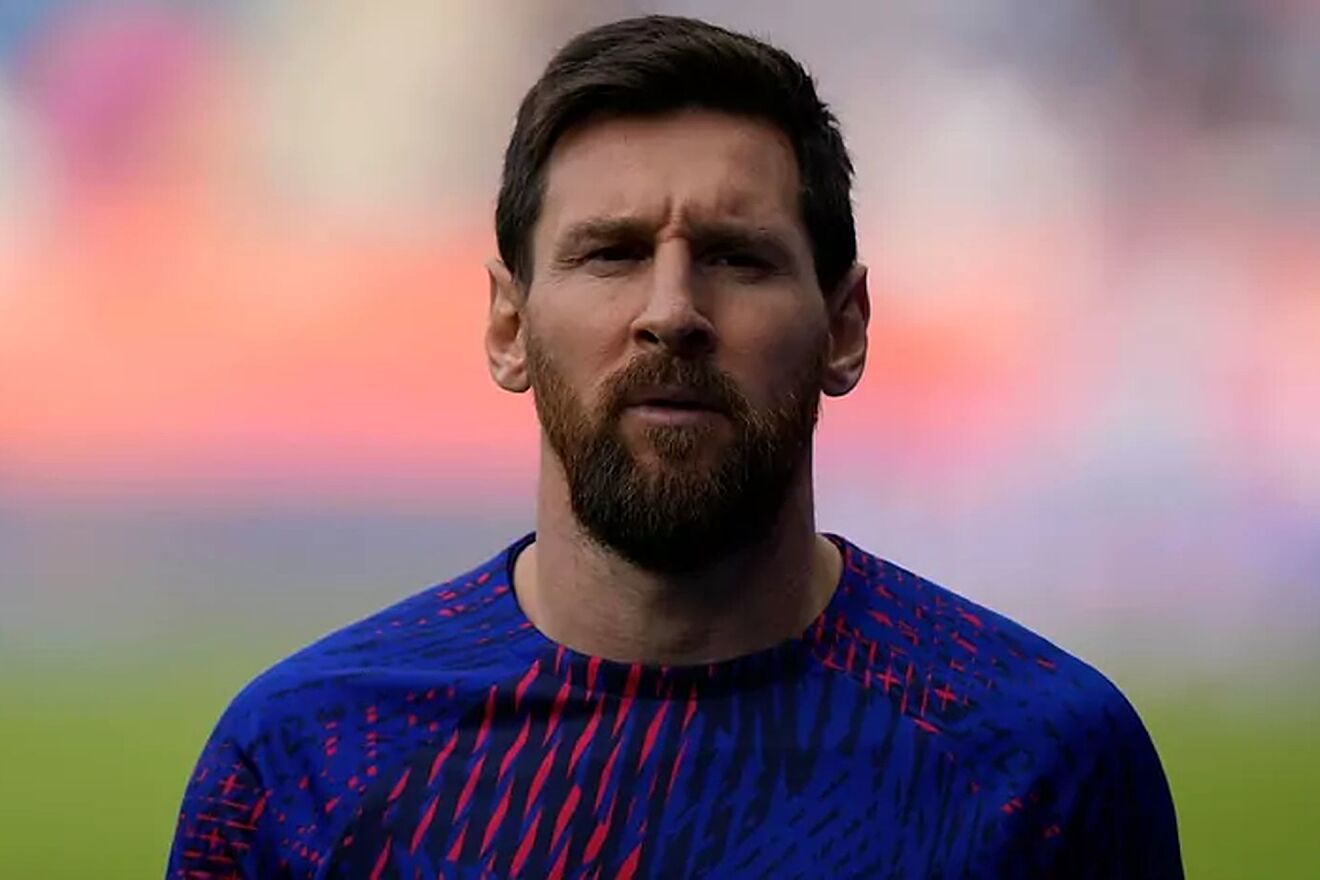 Leo Messi khó khăn gia hạn hợp đồng với PSG vì điều khoản giảm lương