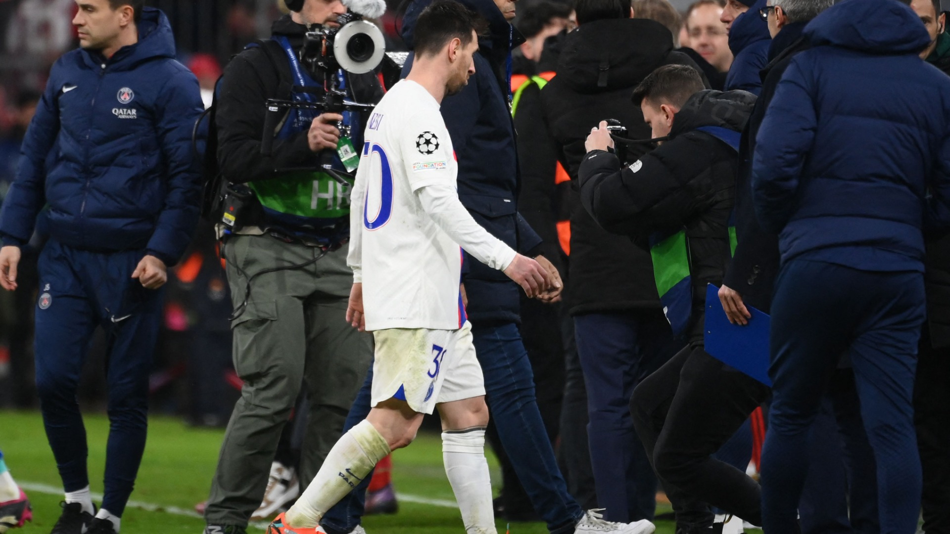 Lionel Messi không chấp nhận điều khoản giảm lương của Paris SG