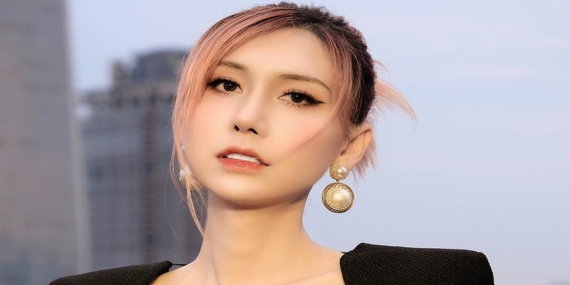 Sự nghiệp ca hát của anh sau khi chuyển giới Sự nghiệp ca hát của anh sau khi chuyển giới