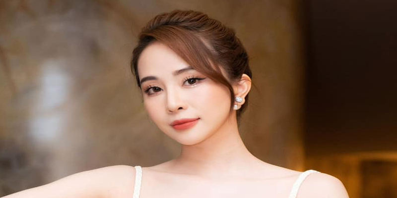 Quỳnh Nga: Ấn tượng với phong cách thời trang gợi cảm Quỳnh Nga: Ấn tượng với phong cách thời trang gợi cảm