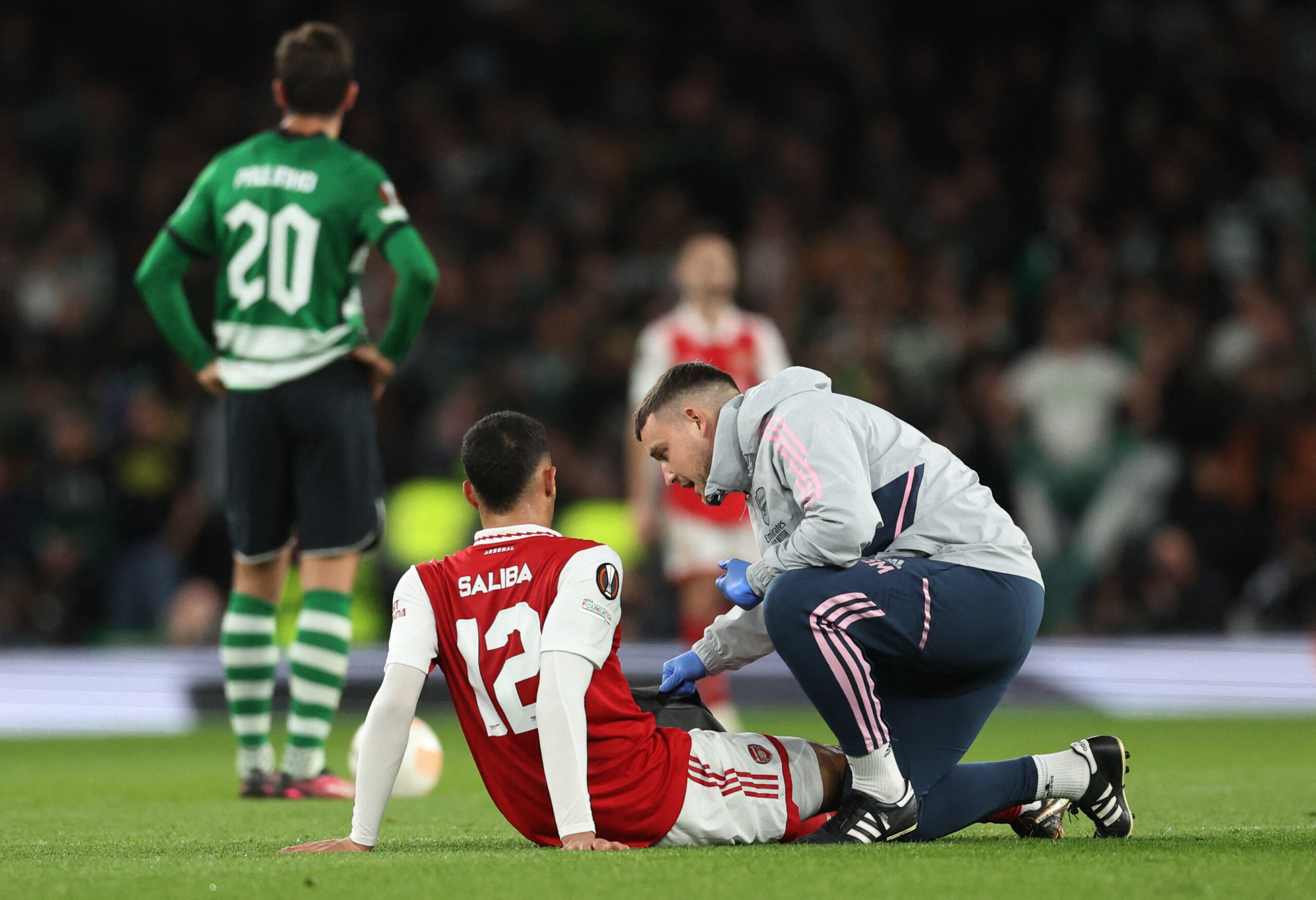 William Saliba gặp chấn thương trong trận Arsenal vs Sporting Lisbon