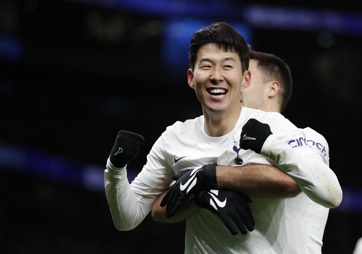 Son Heung-min là cầu thủ châu Á xuất sắc nhất tại châu Âu