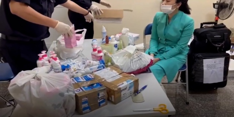 Tiến hành khám xét nơi ở tiếp viên vận chuyển trái phép hơn 11,48 kg ma túy Tiến hành khám xét nơi ở tiếp viên vận chuyển trái phép hơn 11,48 kg ma túy